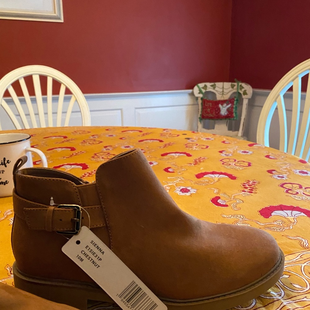 ESPIRIT NWT suede ankle boot never worn Size 10